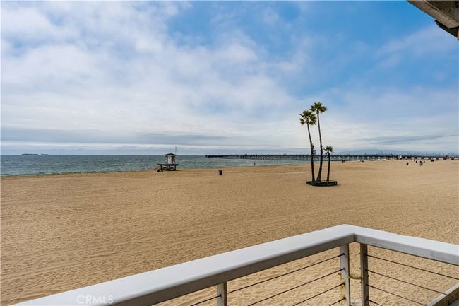 1207 Seal Way, Home with 6 bedrooms, 4 bathrooms and 2 parking in Seal Beach CA | Image 6