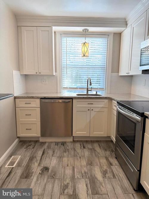 unit-117a-500 E Lancaster Ave, Saint Davids, PA, 19087-5021 | Card Image