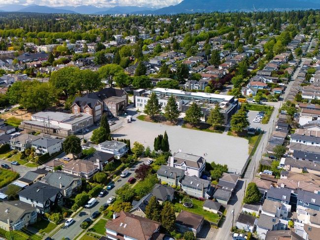 Aerial view of property's location with a mountainous background and nearby suburban area | Image 25