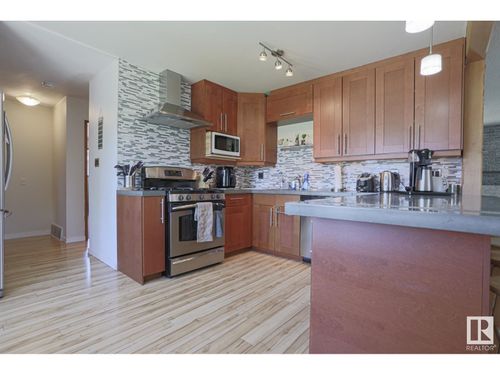 3520 105b St Nw, Edmonton, AB, T6J2L1 | Card Image