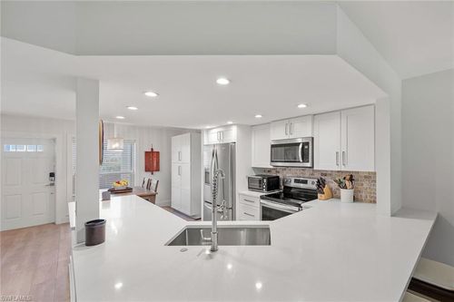 apt-105-876 Gulf Pavilion Dr, NAPLES, FL, 34108-8762 | Card Image