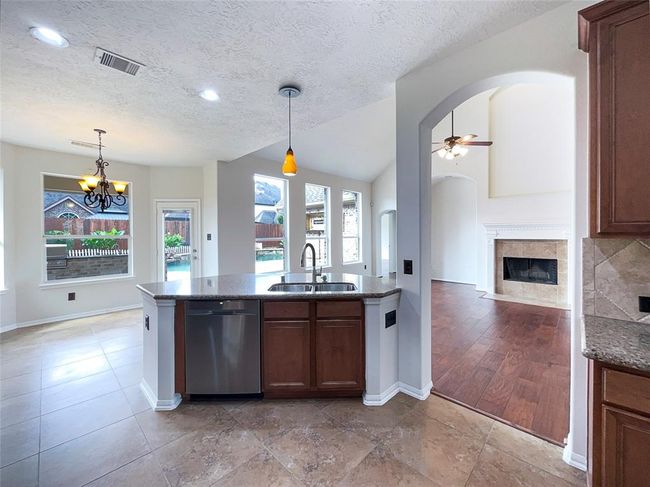 3306 Cactus Heights Ln, House other with 4 bedrooms, 4 bathrooms and 2 parking in Pearland TX | Image 13