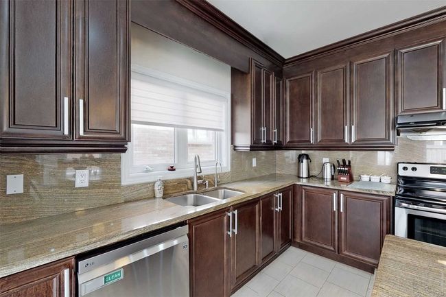 10 Gosling St, House other with 4 bedrooms, 5 bathrooms and 7 parking in Brampton ON | Image 14