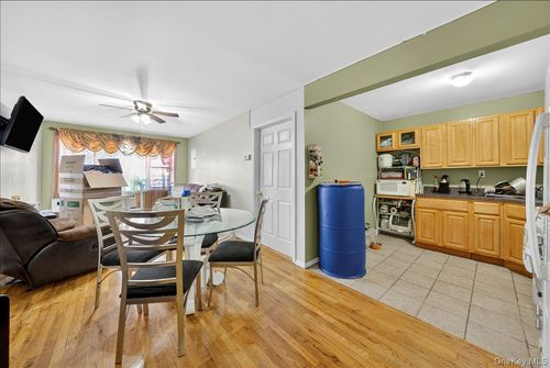 850 E 214th St, Bronx, NY, 10467-6166 | Card Image