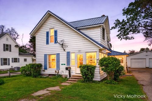 521 W Court St, Hastings, MI, 49058-1624 | Card Image