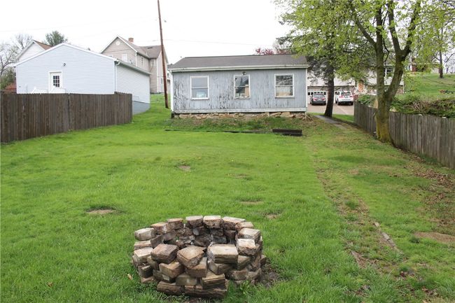 812 5 Th St, House other with 2 bedrooms, 1 bathrooms and 2 parking in Rochester PA | Image 12
