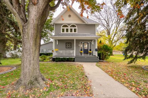 817 6th St, De Witt, IA, 52742-1607 | Card Image