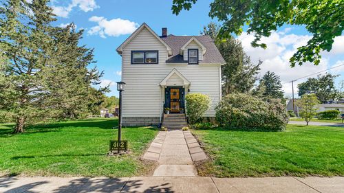 402 E Indiana Ave, Chesterton, IN, 46304-2512 | Card Image