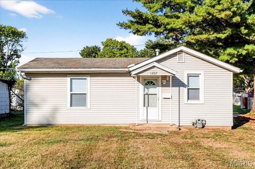 1207 Kinsella Ave, Swansea, IL, 62226-1630 | Card Image