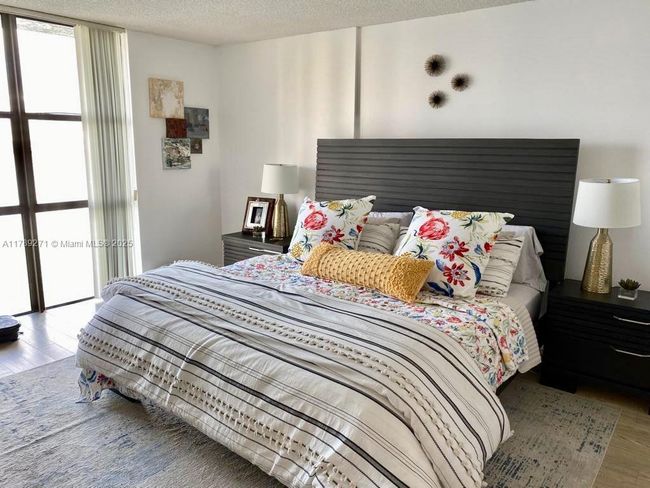 N607 - 17600 N Bay Rd, Condo with 2 bedrooms, 2 bathrooms and null parking in Sunny Isles Beach FL | Image 9