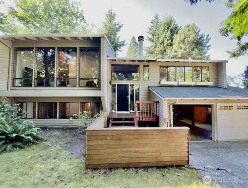4621 Highland Dr, Bellevue, WA, 98006-3165 | Card Image