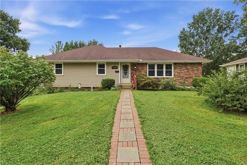 17907 E Redwood Dr, Independence, MO, 64056-1982 | Card Image