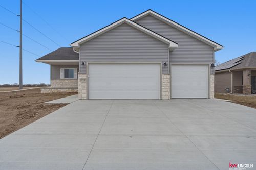 711 Terrace View Dr, Hickman, NE, 68372-9717 | Card Image