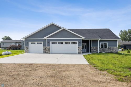 305 Prairie Dr N, Hankinson, ND, 58041-4020 | Card Image