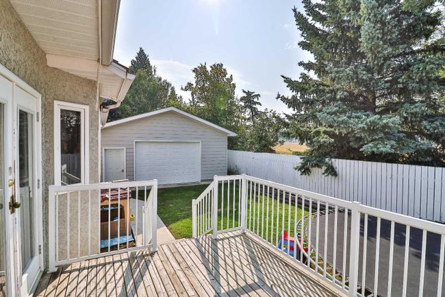 2317 35 Street S, Home with 4 bedrooms, 3 bathrooms and 4 parking in Lethbridge AB | Image 40