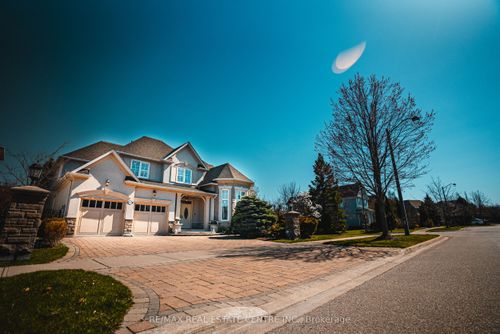 819 Canyon St, Mississauga, ON, L5H4M3 | Card Image