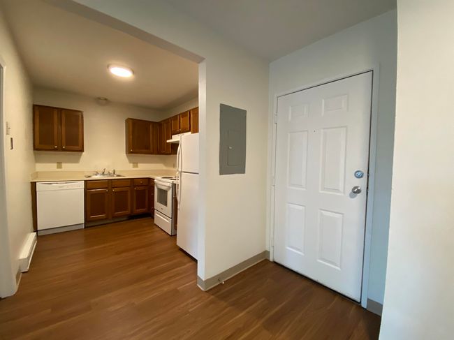 APT-13 - 11 Railroad Ave, Condo with 2 bedrooms, 1 bathrooms and null parking in Derry NH | Image 10