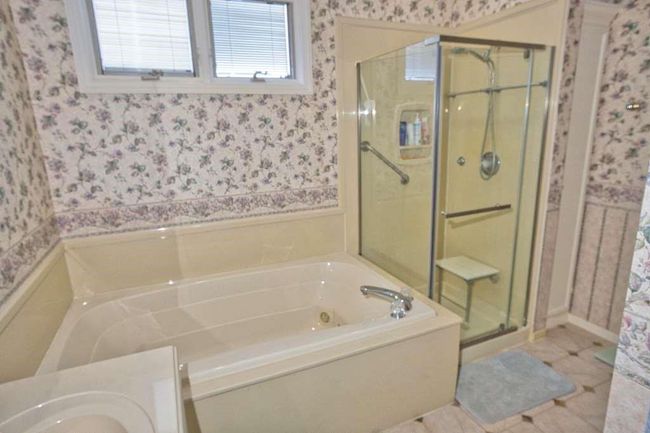 Jetted Tub with Separate Shower | Image 28
