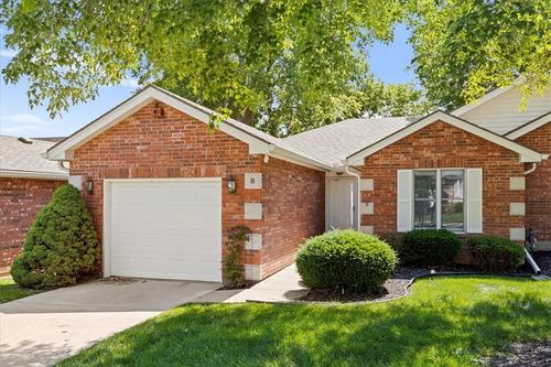 8 College Pl W, Liberty, MO, 64068-1850 | Card Image