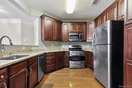 612 Saratoga Ln, Fishkill, NY, 12524-4934 | Card Image