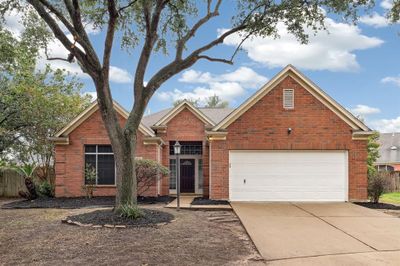 2911 Maple Bend Court, House other with 3 bedrooms, 2 bathrooms and null parking in Houston TX | Image 1