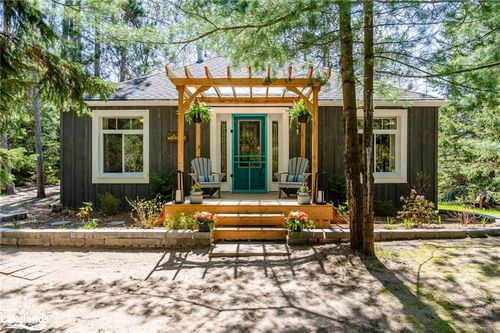 273 Concession 11 W, Perkinsfield, ON, L0L2J0 | Card Image