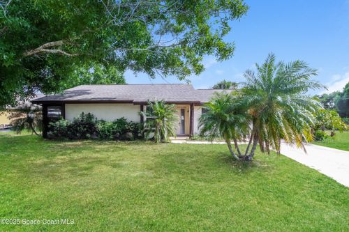 157 Englar Dr, Sebastian, FL, 32958-5624 | Card Image