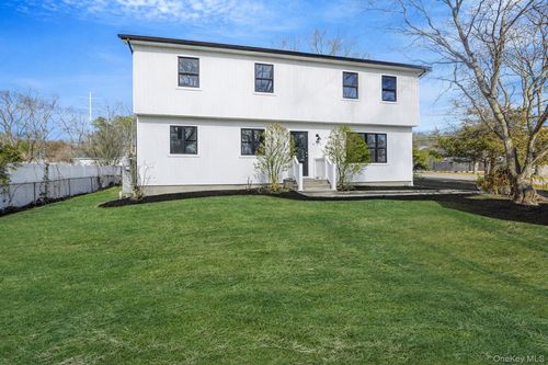 426 Lucerne Ave, Shirley, NY, 11967-1528 | Card Image