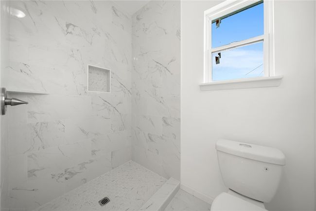 598 Business Highway 77, Home with 3 bedrooms, 2 bathrooms and null parking in Bishop TX | Image 12