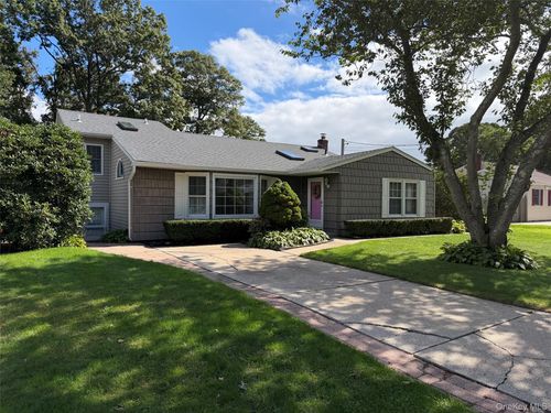 9 Milton St, Islip, NY, 11751-2012 | Card Image