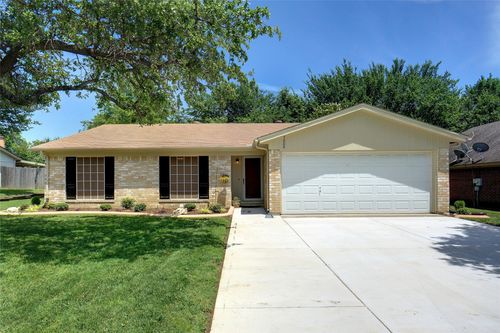 7004 Green Ridge Trl, North Richland Hills, TX, 76182-3308 | Card Image