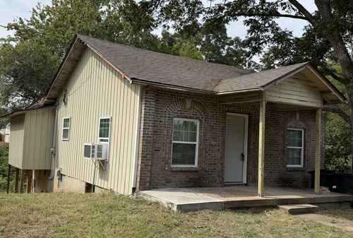 422 N Brewer St, Paris, TN, 38242-3404 | Card Image