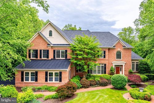 891 Chinquapin Rd, MCLEAN, VA, 22102-1039 | Card Image