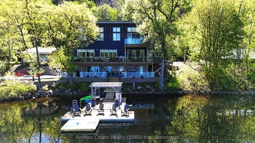 {{alt}} | Card Image