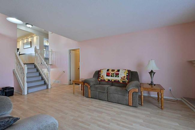 31 Escott Close, Home with 3 bedrooms, 2 bathrooms and 3 parking in Red Deer AB | Image 5