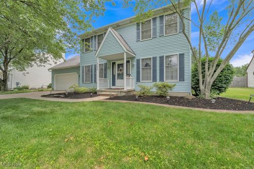 724 Kent Cir, Elyria, OH, 44035-8283 | Card Image