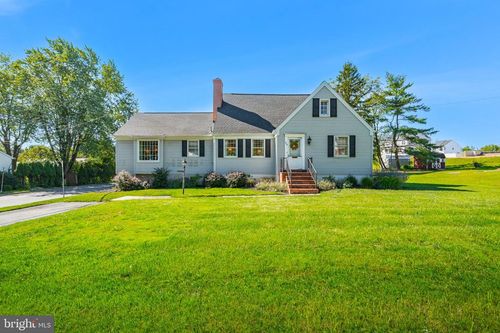 1008 W State St, Coopersburg, PA, 18036-1302 | Card Image