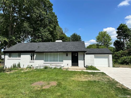 19804 Parkville St, Livonia, MI, 48152-2046 | Card Image