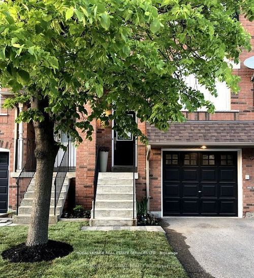 110-2 Clay Brick Crt, Brampton, ON, L6V4M7 | Card Image