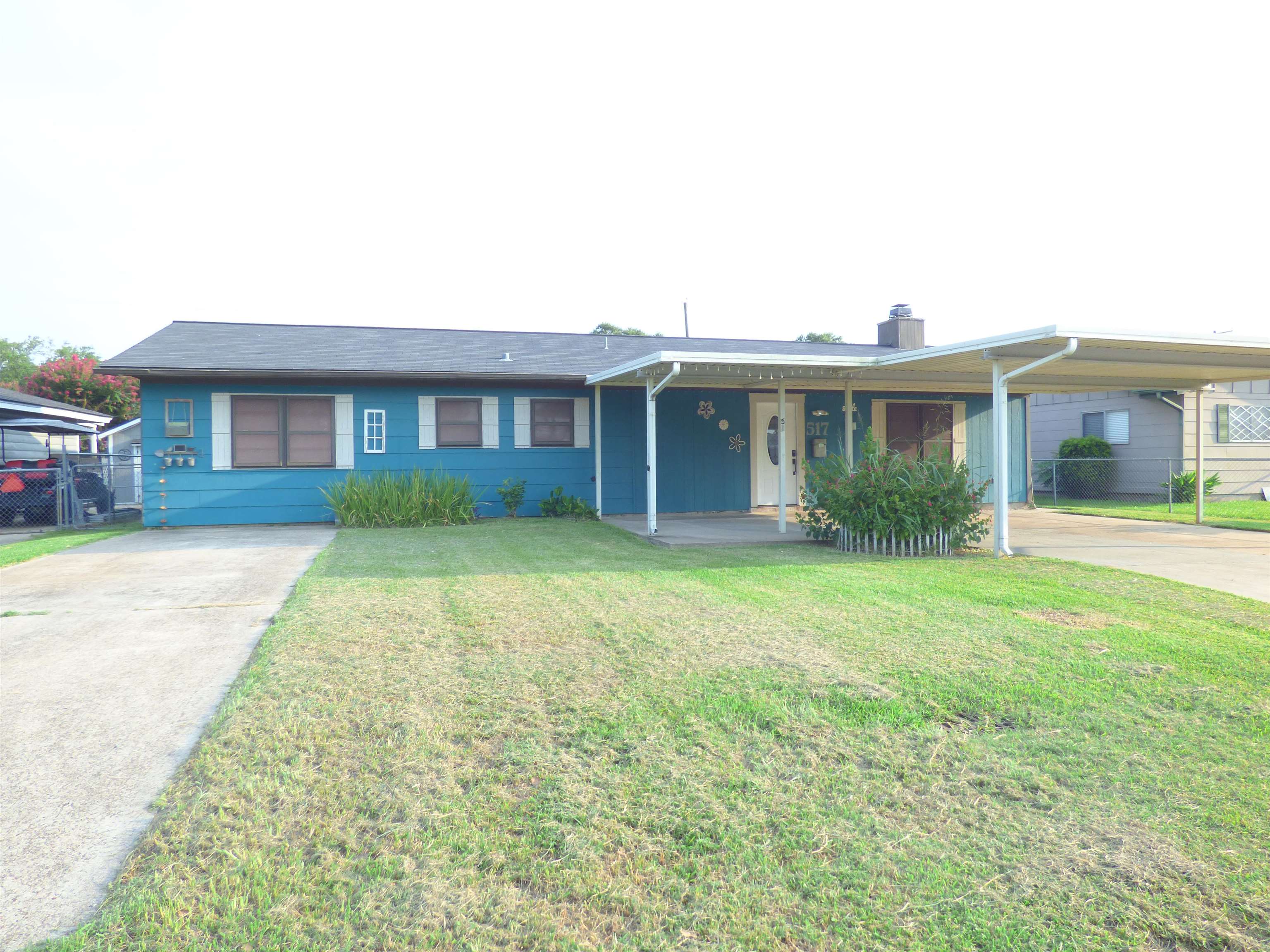 Gist Dr, Port Neches, TX 77651