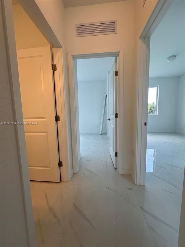 B - 22535 Sw 125 Ave, Townhouse with 5 bedrooms, 3 bathrooms and null parking in Miami FL | Image 5
