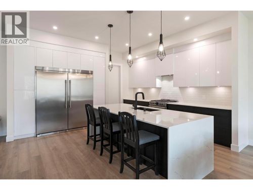 10245 Beacon Hill Dr, Lake Country, BC, V4V0A9 | Card Image