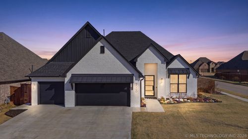 3000 W Winston St, Broken Arrow, OK, 74011-1980 | Card Image