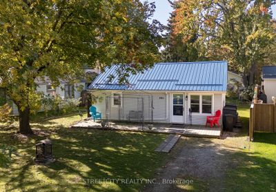 7811 Ken St, House other with 3 bedrooms, 1 bathrooms and 2 parking in Town Of Plympton Wyoming ON | Image 1