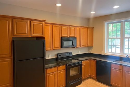 41 Clancy Dr, Dover, NH, 03820-4376 | Card Image