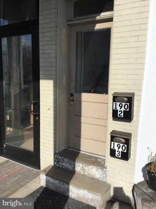 apt-3-190 W King St, STRASBURG, VA, 22657-2288 | Card Image