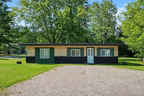 4042 S Oak Dr, Beaverton, MI, 48612-8813 | Card Image