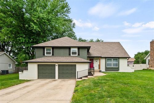 901 Nw Springwood Dr, Blue Springs, MO, 64015-2533 | Card Image