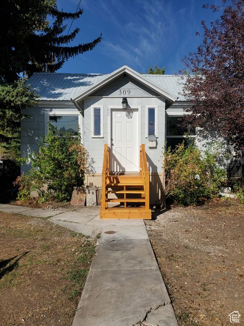 309 9th St, Montpelier, ID, 83254-1323 | Card Image