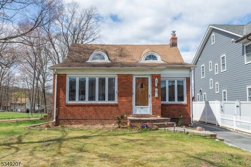 34 Center Ave, Cedar Grove, NJ, 07009-1016 | Card Image